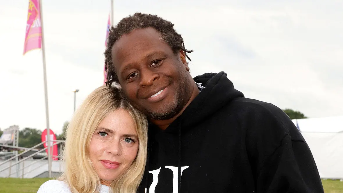 Mola Adebisi und Adelina Zilai