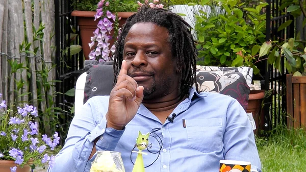 Mola Adebisi im "Sommerhaus der Stars"