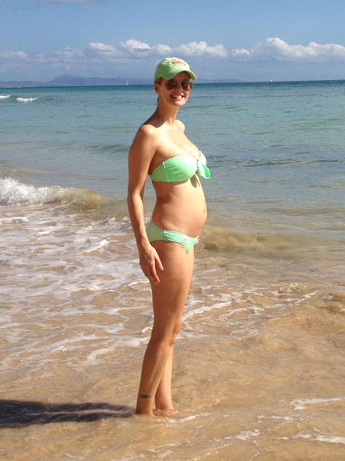 Diese Stars sind schwangerMonica Ivancan (35) ist im viertel Monat schwanger und posierte nun mit Mini-Bäuchlein am Strand. &quot;Alle sagen immer, es ist doch egal, Hauptsache gesund. Und ich sage dann immer: 'Hauptsache, ein Mädchen und g