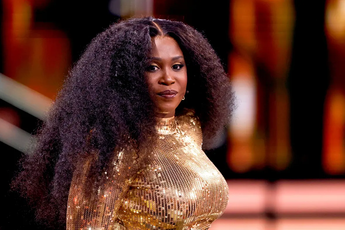 Motsi mabuse im goldenen Kleid Motsi mabuse im goldenen Kleid