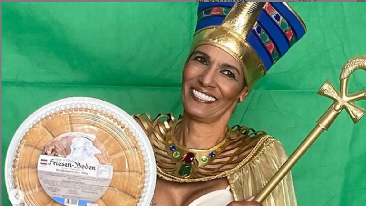 Nadja Abd el Farrag modelt für "Friesenboden" Nadja Abd el Farrag modelt für "Friesenboden"