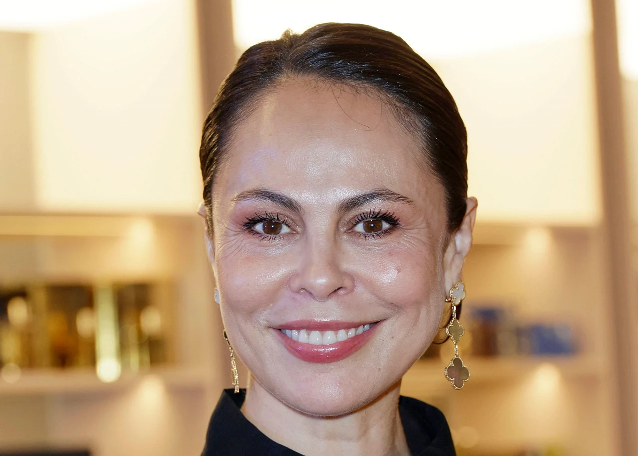 Natalia-Yegorova-heuteimago821618058 Natalia Yegorova strahlt in die Kamera. Im Netz spricht sie offen über das Leben einer Frau ab 50. - Foto: IMAGO / Future Image