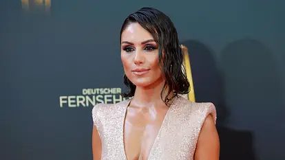 Nazan Eckes mit nacktem Dekolleté