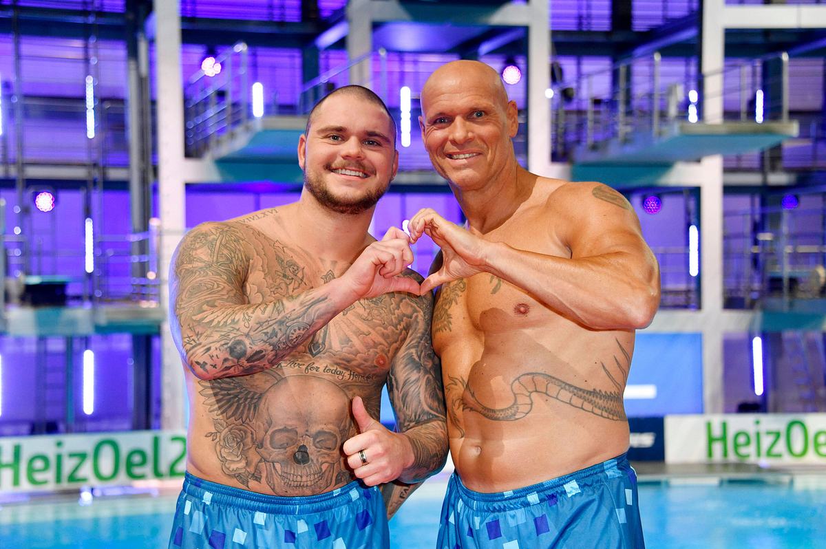 Nico Legat und Thorsten Legat posieren für ein Bild beim RTL Turmspring-Event