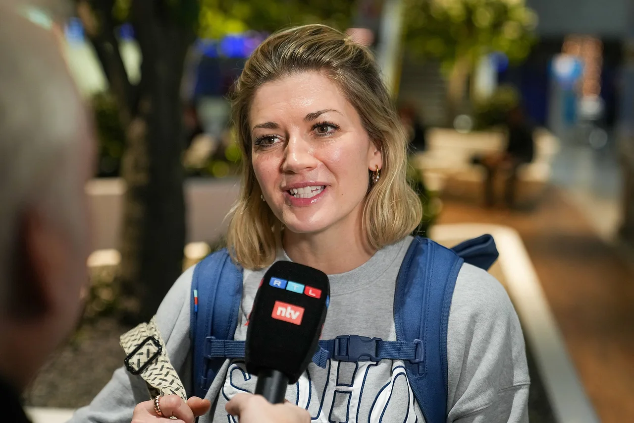 Nina Bott verrät wann die Kandidaten ins Dschungelcamp einziehen Nina Bott verrät wann die Kandidaten ins Dschungelcamp einziehen - Foto: IMAGO / BOBO