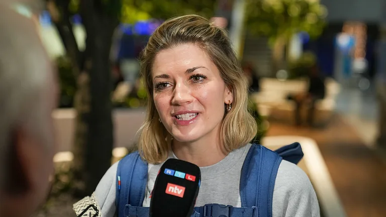 Nina Bott verrät wann die Kandidaten ins Dschungelcamp einziehen