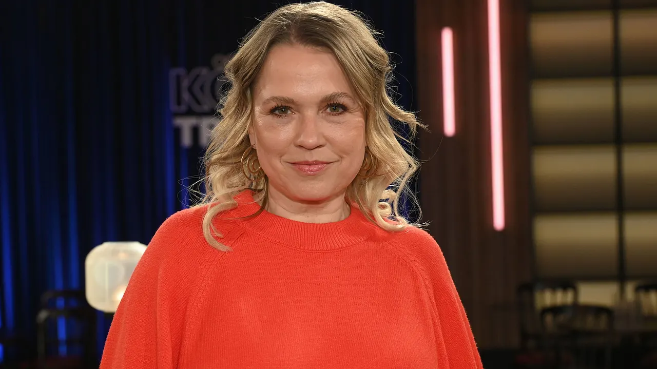 Nova Meierhenrich Nova Meierhenrich posiert für die Kamera - Foto: IMAGO / Horst Galuschka