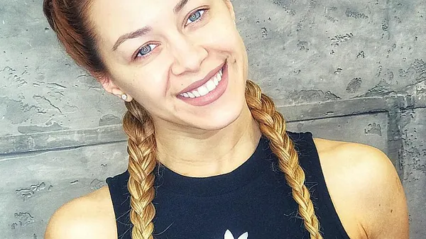 Oana Nechiti ist jetzt blond