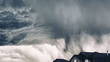 Experten warnen vor Orkan: Lieber zu Hause bleiben!  - Foto: iStock