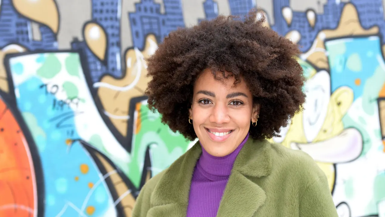 Pauline Afaja als Flo Pauline Afaja als Flo - Foto: RTL / Rolf Baumgartner