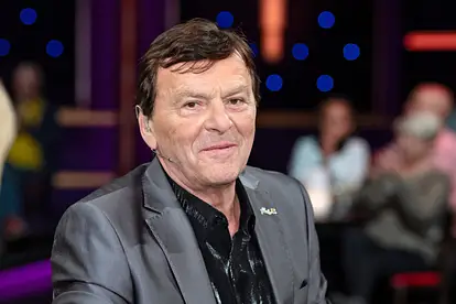 Pavel Trávníček lächelt in die Kamera.