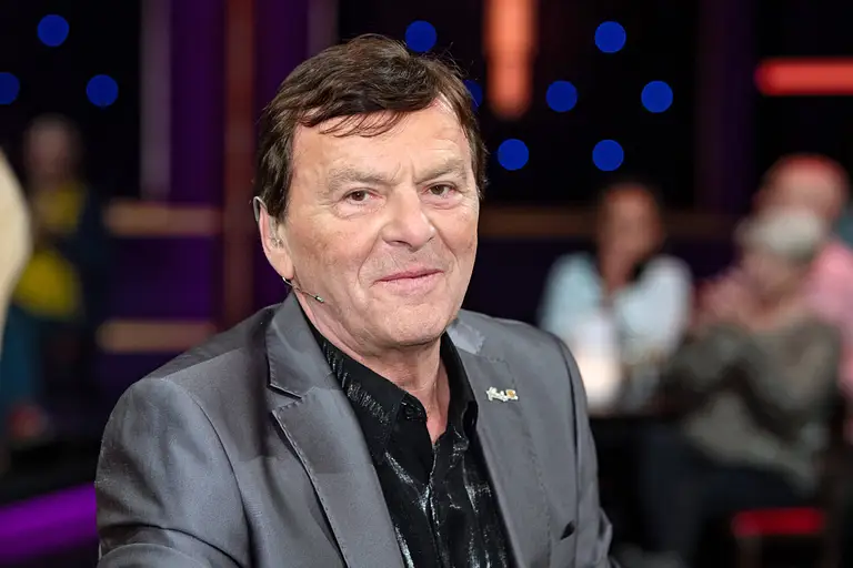 Pavel Trávníček lächelt in die Kamera.