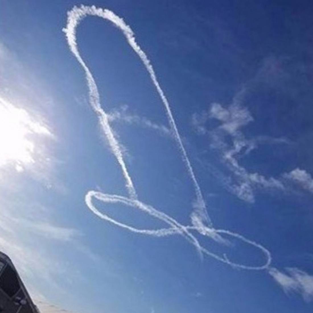 USA: Kampfjet-Pilot malt Riesen-Penis in den Himmel