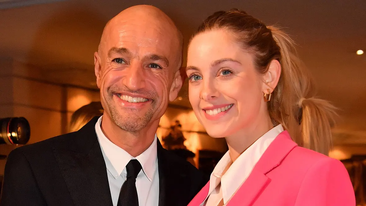 Peyman Amin mit Freundin Sandra Apfelbeck