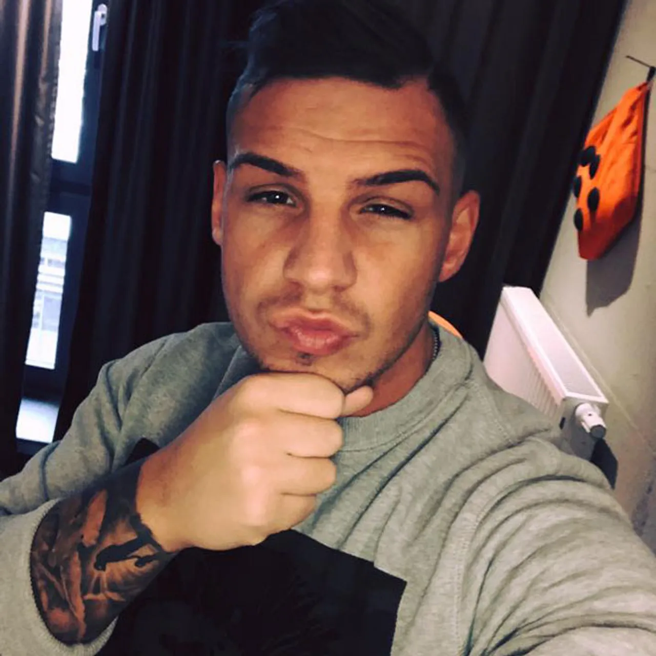 Pietro Lombardi: Wer ist die sexy Blondine an seiner Seite? Pietro Lombardi: Wer ist die sexy Blondine an seiner Seite? - Foto: Facebook/ Pietro Lombardi