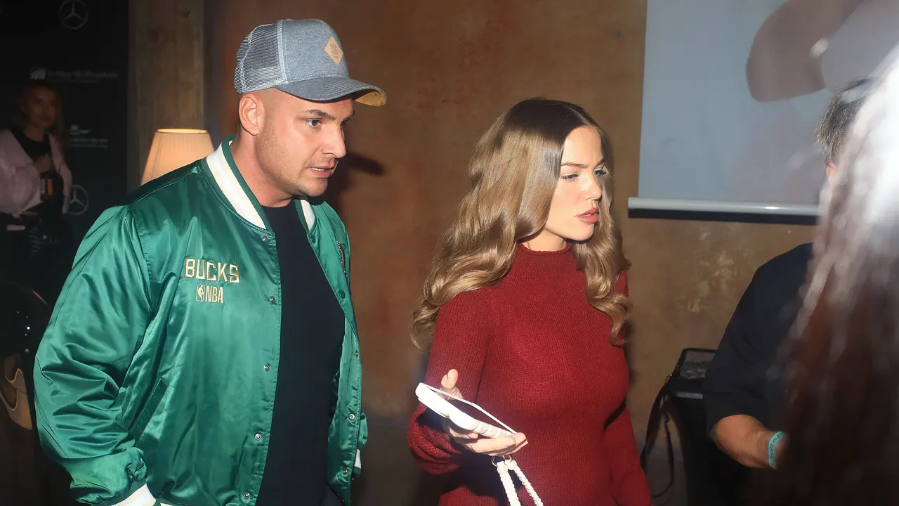Pietro Lombardi und Laura Maria Rypa Pietro Lombardi und Laura Maria Rypa gehen hintereinander - Foto: IMAGO / pictureteam
