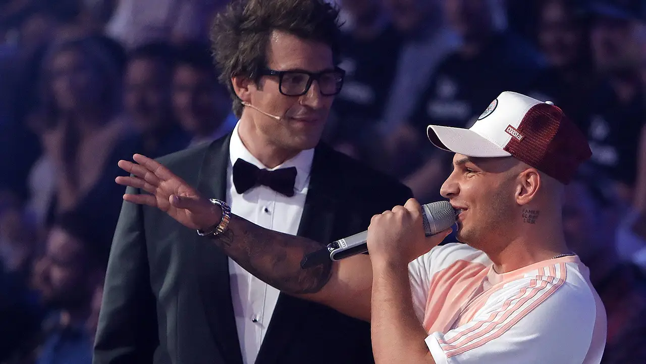 Pietro Lombardi bei "Let's Dance" Pietro Lombardi steht bei einer Lets Dance-Show neben Daniel Hartwig - Foto: Imago