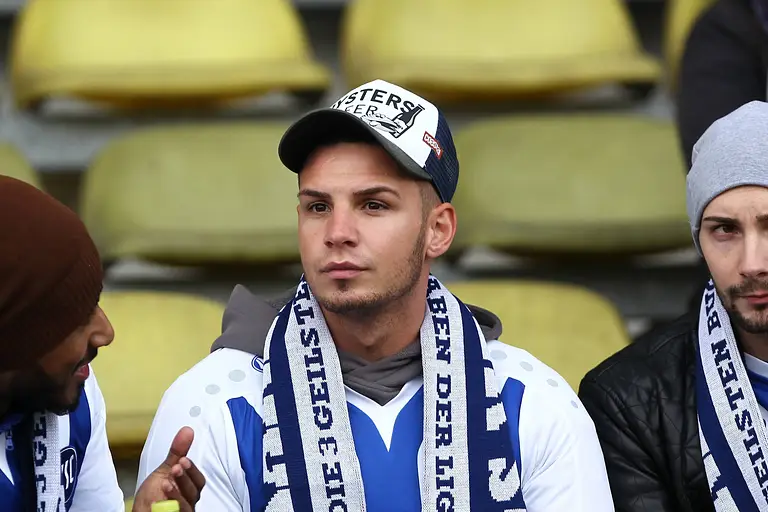 Pietro Lombardi (ihr bei einem Fußballspiel des Karlsruher SC) will zurück nach Karlsruhe ziehen!