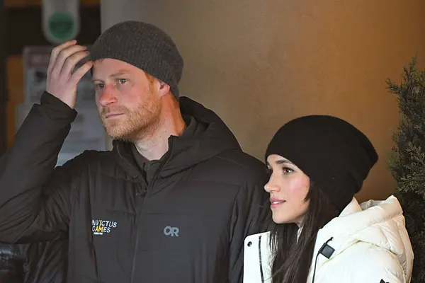 Wie lange macht Prinz Harry das noch mit? Während Meghan für die Kameras lächelt, soll es hinter verschlossenen Türen krachen.