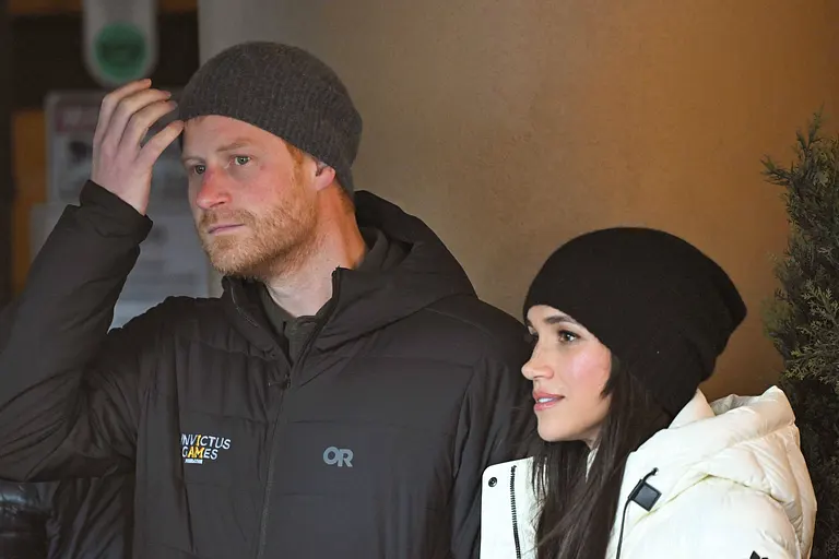 Wie lange macht Prinz Harry das noch mit? Während Meghan für die Kameras lächelt, soll es hinter verschlossenen Türen krachen.