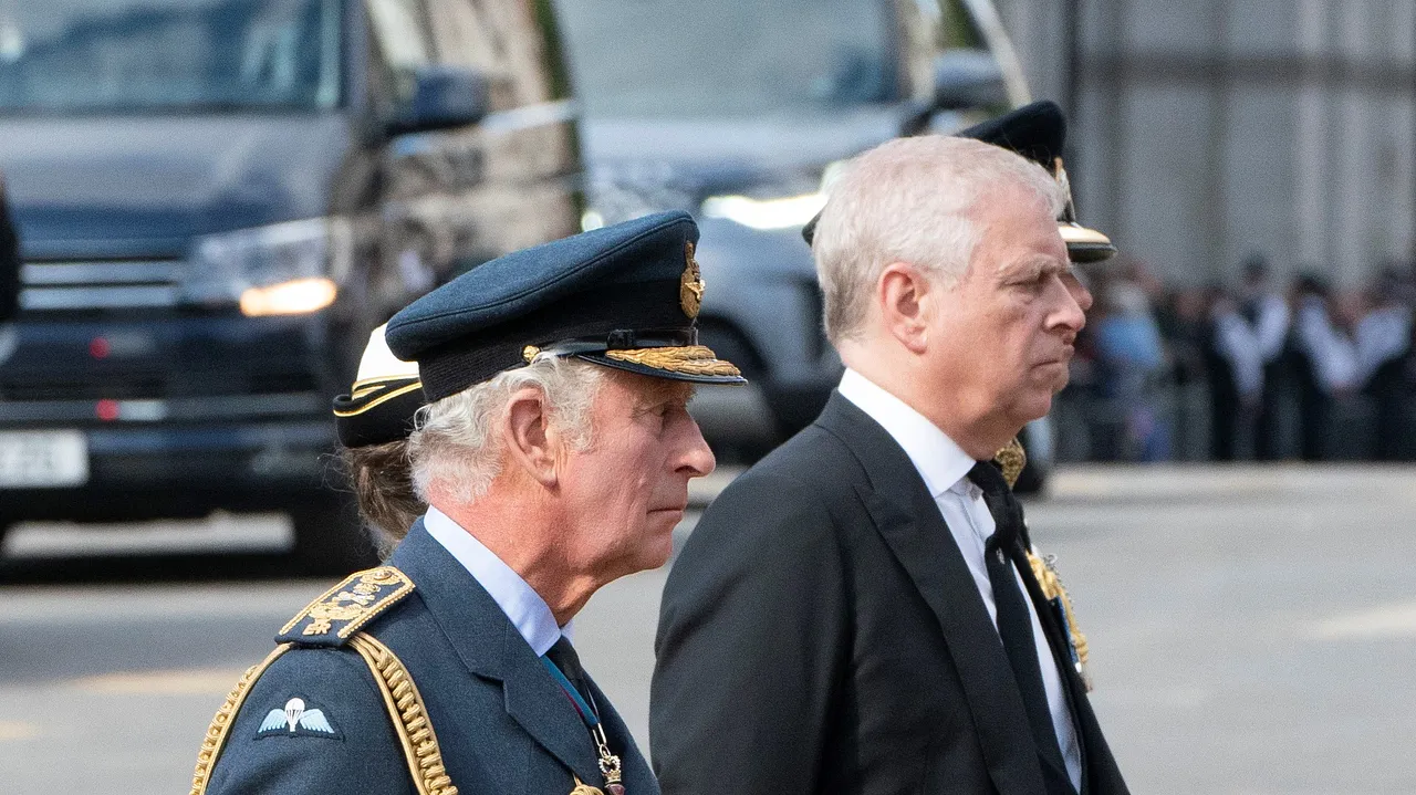 König Charles & Prinz Andrew König Charles & Prinz Andrew - Foto: Getty Images / WPA Pool