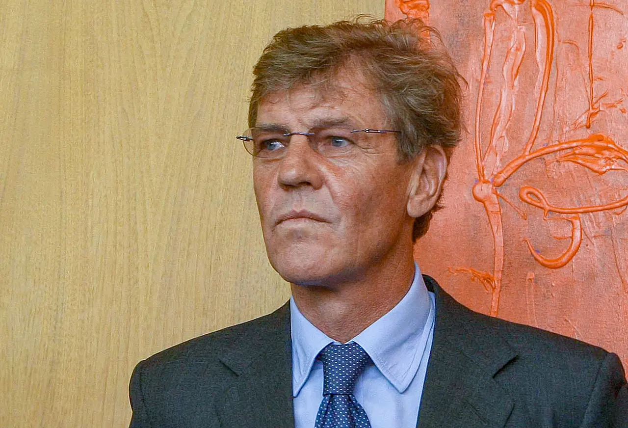 prinz-ernst-august-von-hannover-raucht-imago102483604 (1) Prinz Ernst August von Hannover - Foto: IMAGO / localpic