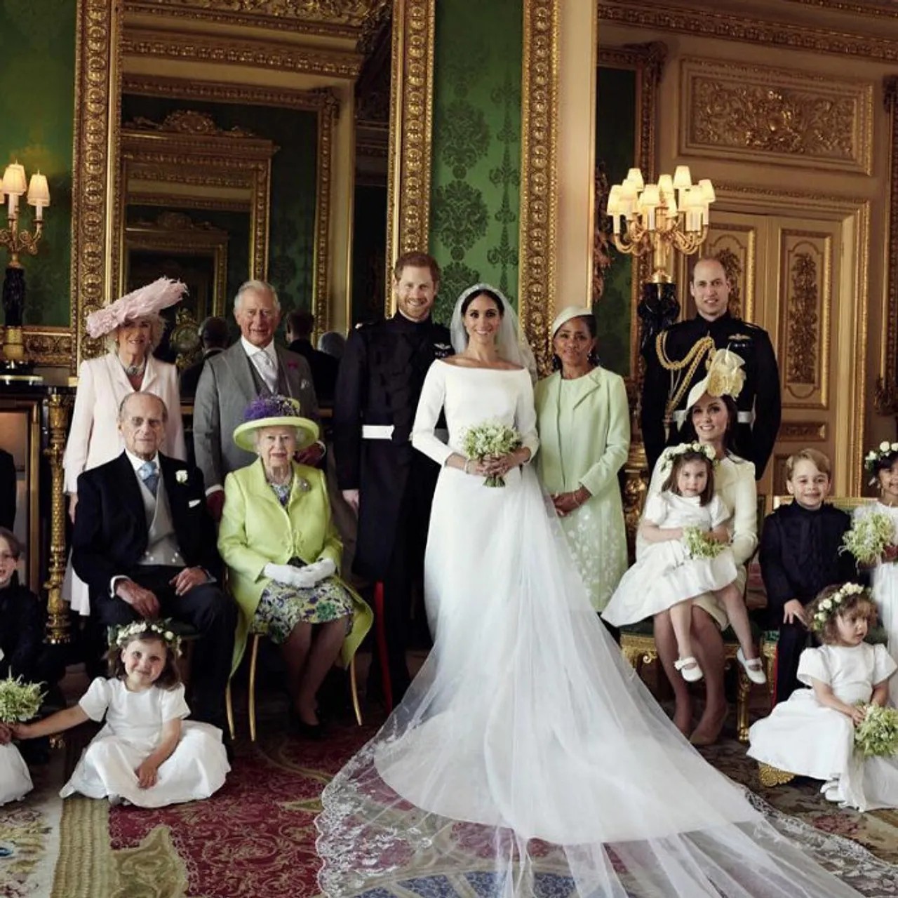 Das sind die offiziellen Hochzeitsfotos von Prinz Harry & Meghan Markle Das sind die offiziellen Hochzeitsfotos von Prinz Harry & Meghan Markle - Foto: Instagram/@kensingtonroyal