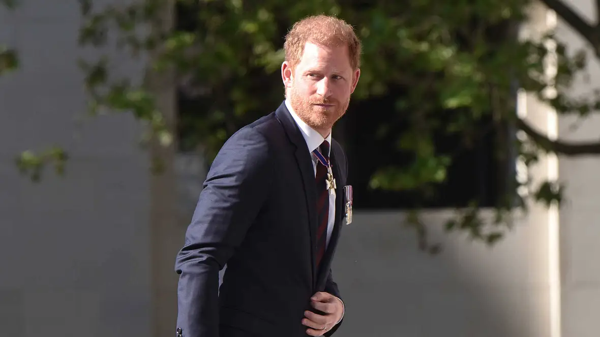 Prinz Harry kämpft für seine Mutter Prinz Harry kämpft für seine Mutter