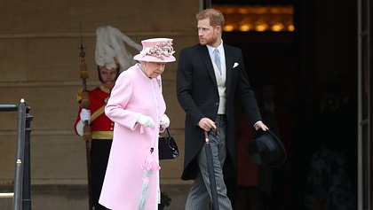 Queen Elizabeth und Prinz Harry  - Foto: Yui Mok - WPA Pool/Getty Images