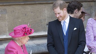 Queen Elizabeth und Prinz Harry - Foto: imago