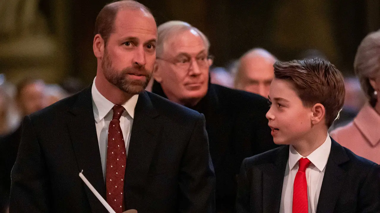 Prinz William: Vorbereitungen für Thronbesteigung laufen Prinz William mit seinem Sohn George - Foto: IMAGO / Avalon.red