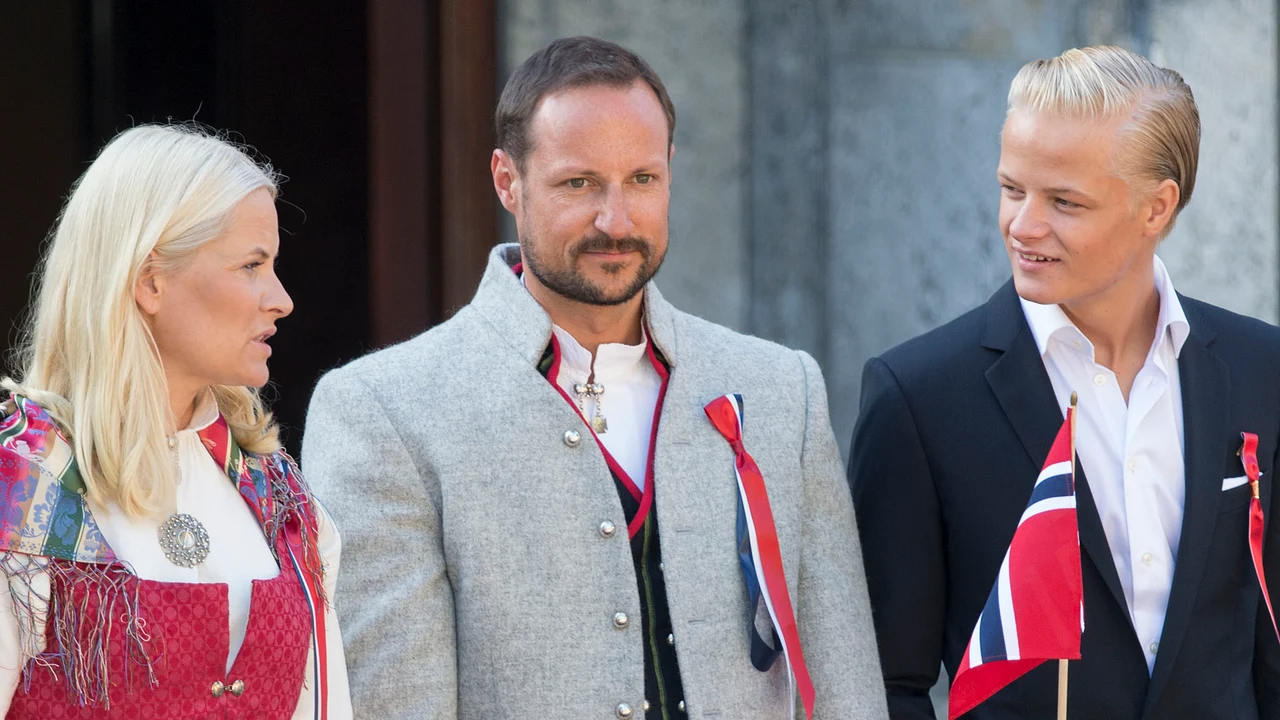 Mette Marit, Prinz Haakon und Marius Borg Mette Marit, Prinz Haakon und Marius Borg - Foto: Getty Images / Mark Cuthbert