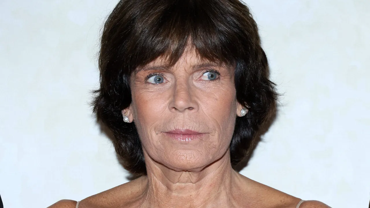 Stéphanie von Monaco schaut etwas kritisch zur Seite - Foto: IMAGO/ ABACAPRESS