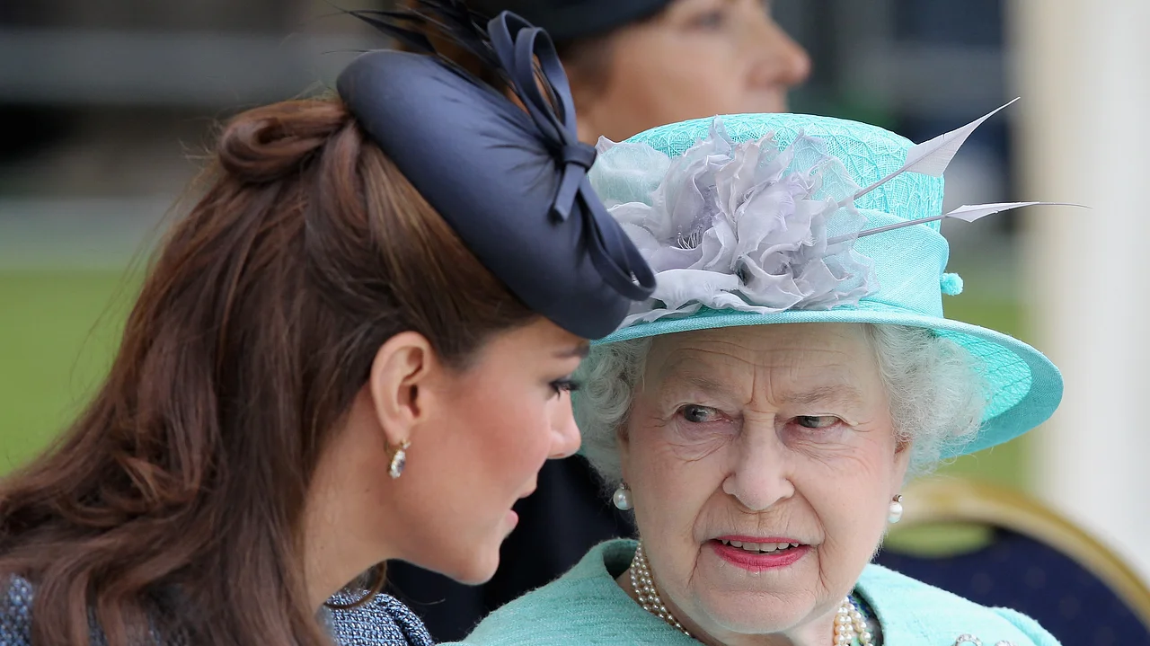 Queen Elizabeth und Herzogin Kate Queen Elizabeth und Herzogin Kate - Foto: Chris Jackson/Getty Images