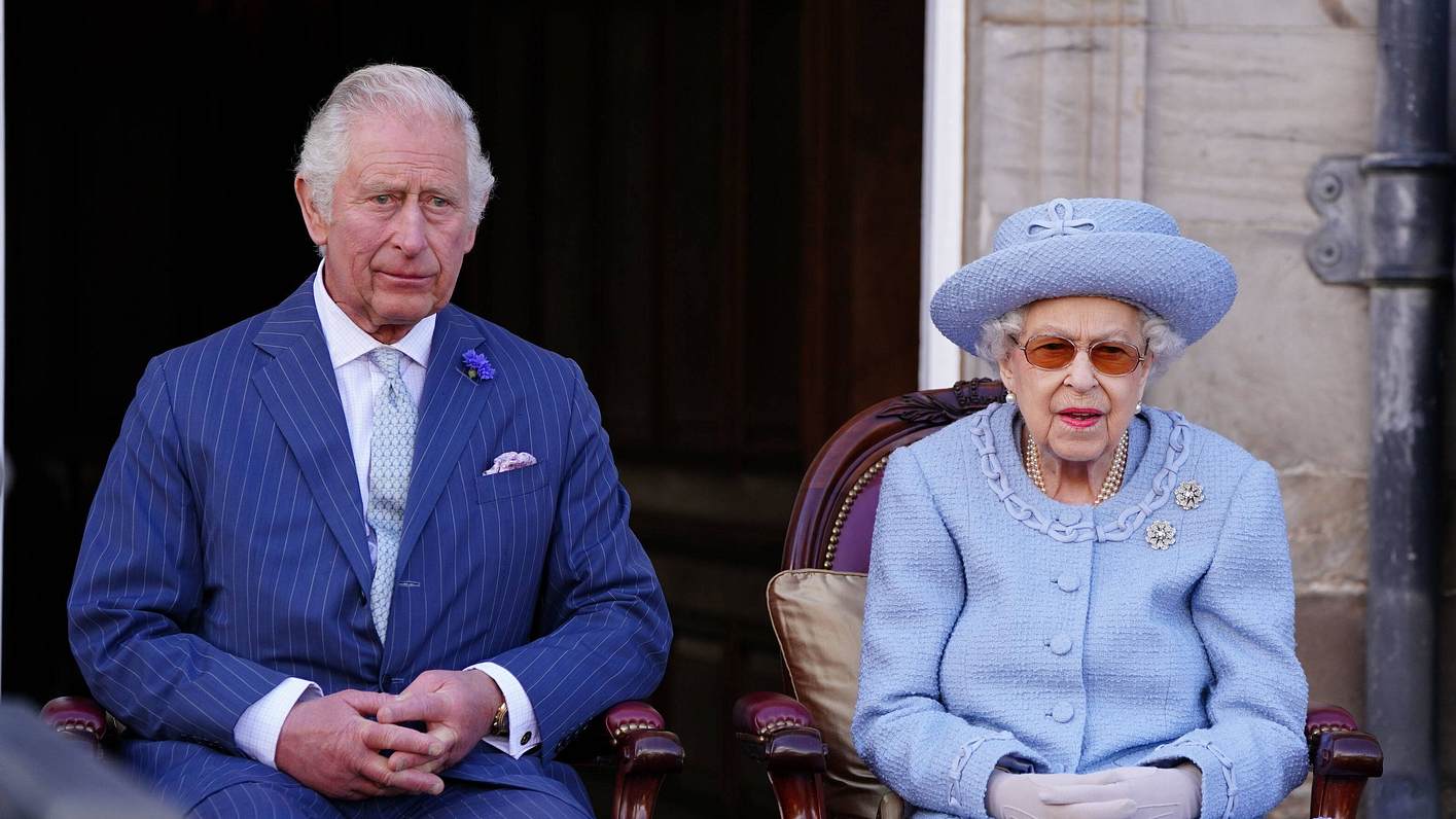 Queen Elizabeth König Charles 