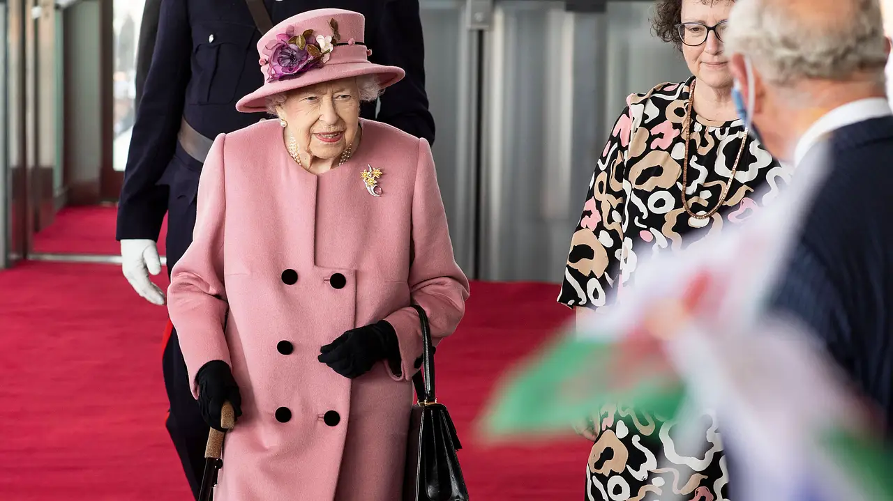 Queen Elizabeth mit Gehstock Queen Elizabeth mit Gehstock - Foto: Imago/i Images