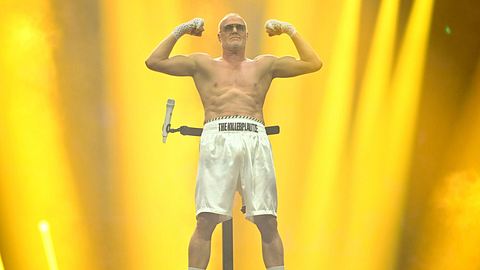 Stefan Raab posiert als Bodybuilder - Foto: Raab Entertainment / Willi Weber