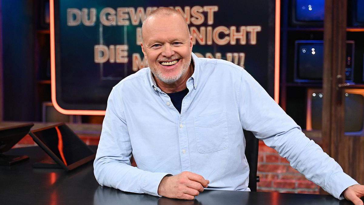 Stefan Raab lacht in die Kamera