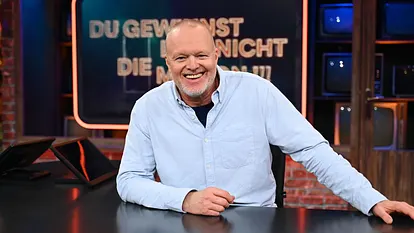 Stefan Raab lacht in die Kamera