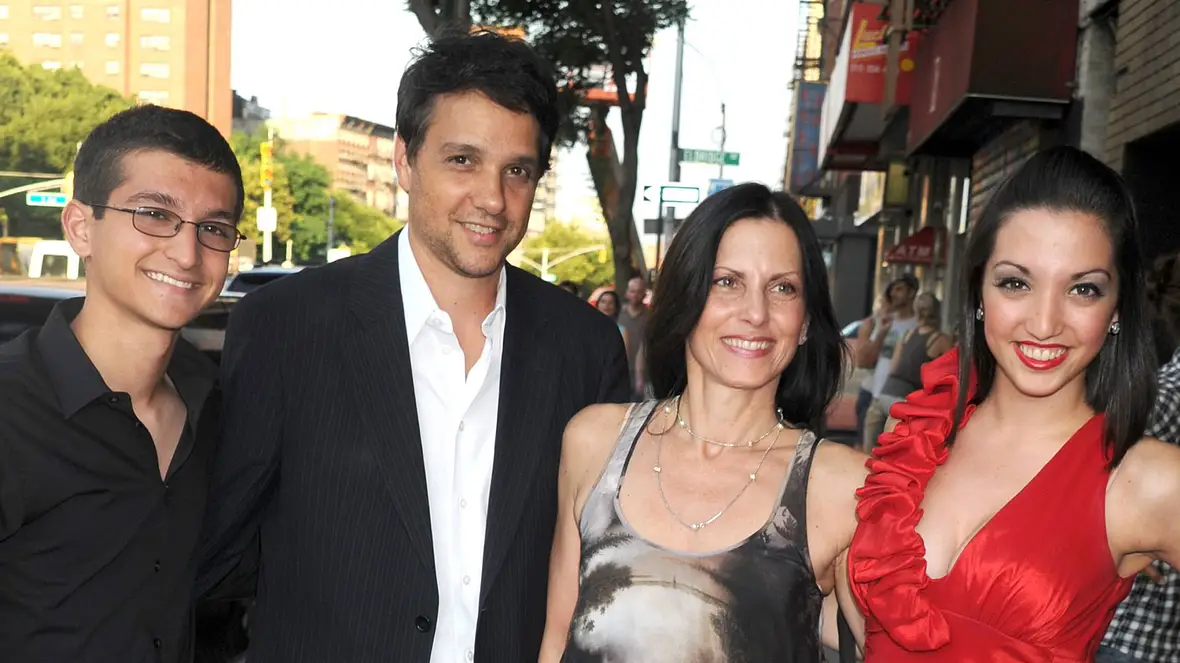 Ralph Macchio und Phyllis Fierro mit ihren Kindern Ralph Macchio und Phyllis Fierro mit ihren Kindern