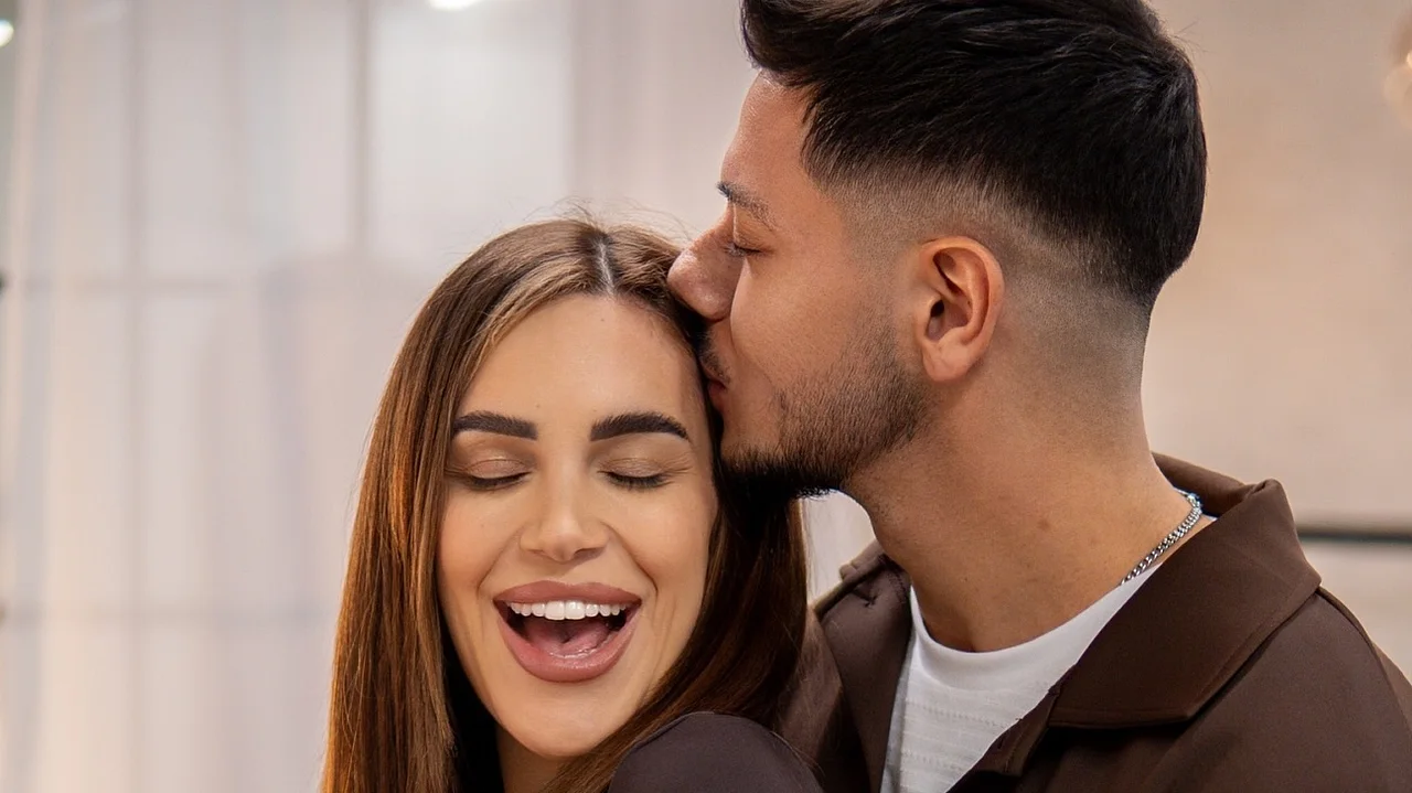 Rebecca Ries und Göktug Göker Rebecca Ries und Göktug Göker umarmen sich - Foto: Instagram/whoisbeccs