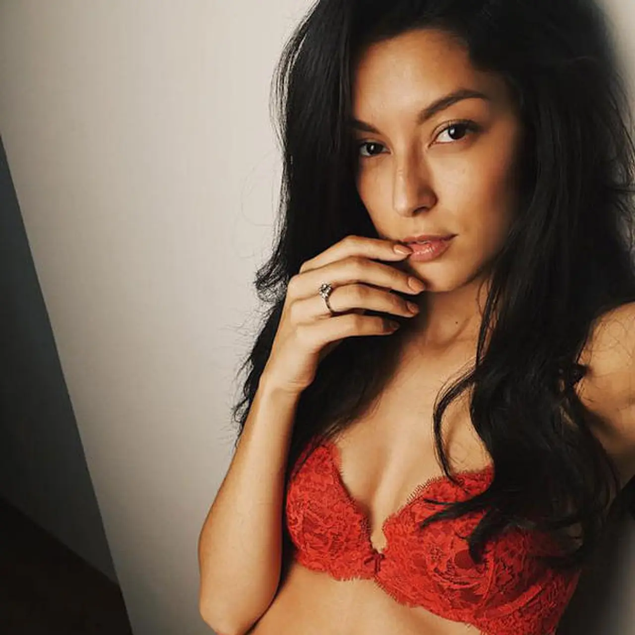 Rebecca Mir zeigt sich nackt im Netz Rebecca Mir zeigt sich nackt im Netz - Foto: Facebook/Rebecca Mir