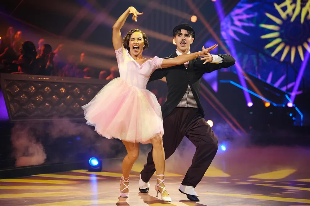 Renata Lusin und Alexandru Ionel tanzen bei der Profi-Challenge von "Let's Dance" Renata Lusin und Alexandru Ionel tanzen bei der Profi-Challenge von "Let's Dance"