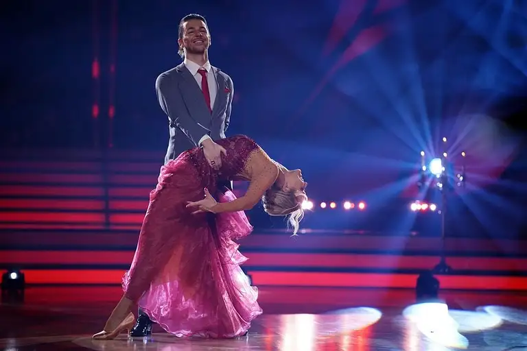 Bei Riccardo Basile und Isabel Edvardsson funkte 2022 bei "Let's Dance" (zum Glück) nicht, doch er hat jetzt privat seine große Liebe gefunden. 