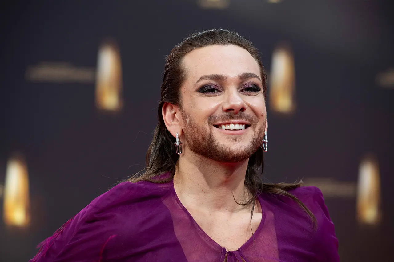 Riccardo Simonetti zelebriert sein Glück gerne und viel Riccardo Simonetti bei einem Gala-Auftritt - Foto: IMAGO / Sven Simon