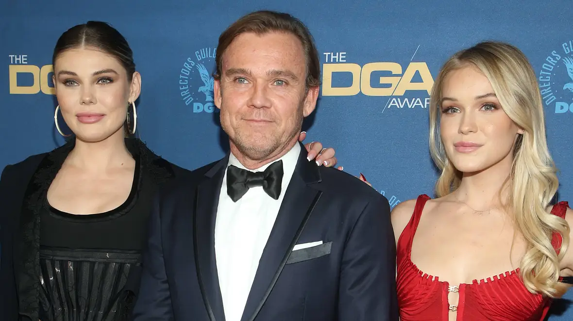 Ricky Schroder heute mit seinen Töchtern Ricky Schroder heute mit seinen Töchtern