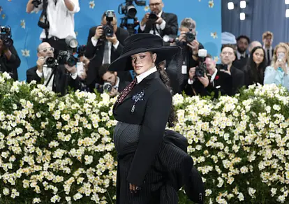 Rihanna schwanger bei der Met Gala.
