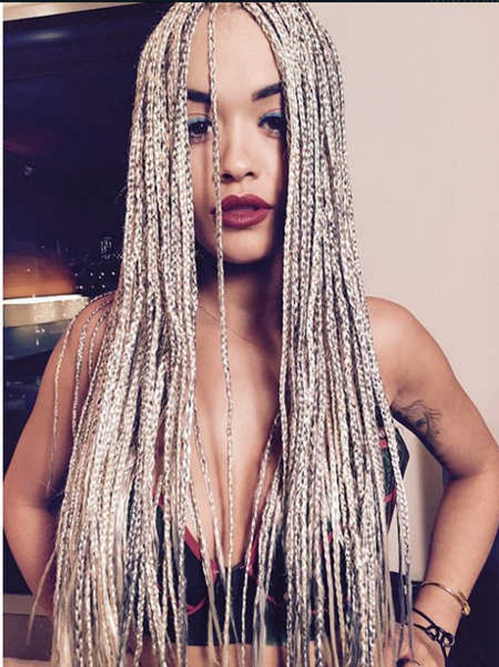 Rita Ora präsentiert ihre neue Rasta-Frisur | InTouch