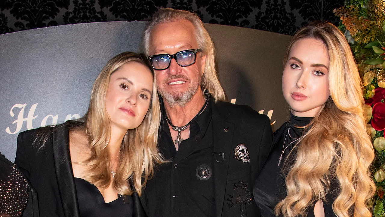 Robert Geiss & seine Töchter Davina und Shania Robert Geiss & seine Töchter Davina und Shania - Foto: RTLZWEI