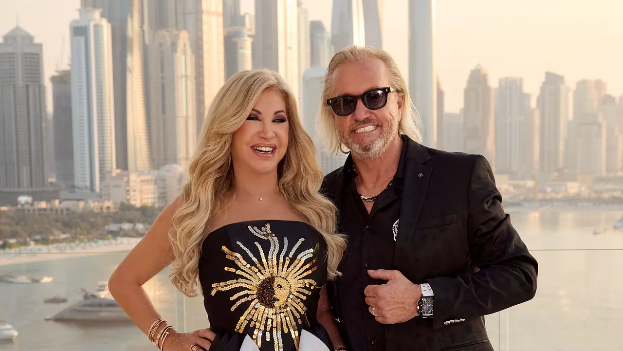 Hat Robert Geiss ein Suchtproblem Carmen und Robert Geiss posieren vor Glamour-Kulisse - Foto: RTL2
